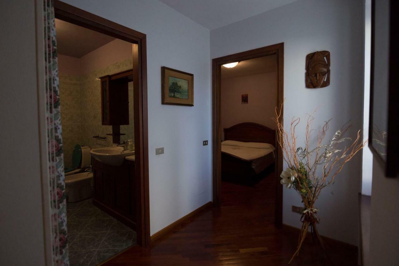 La Casa Di Cristina Arona Exterior foto